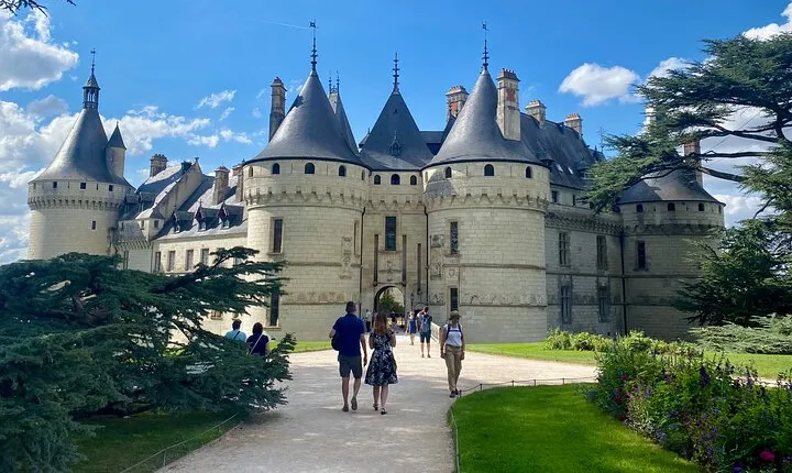 Chenonceau, Blois, Chaumont Loire Castles Small-group from Paris