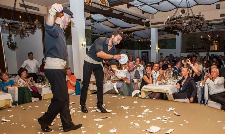 Athens Night Sightseeing Tour with Greek Dinner Show
