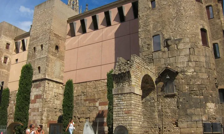 Barcelona Old Town walking tour with official guide