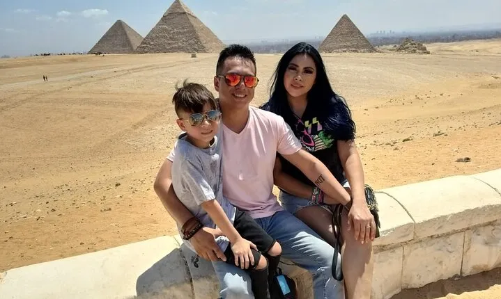 Private Half-Day Tour to the Giza Pyramids with Lunch from Cairo/Giza