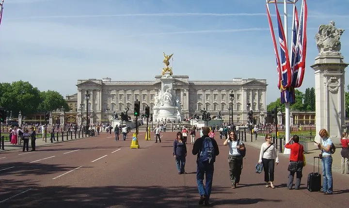 Half day London Private Tour in Executive Luxury Vehicle