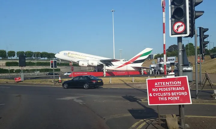 Private Transfer: Heathrow to Southampton Cruise Terminal Stopover at Stonehenge