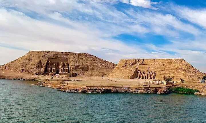 Overnight Tour from Luxor to Aswan visiting sighseeing