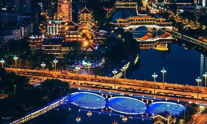 Chengdu After Dark: A Secretly Stunning Illuminated Journey