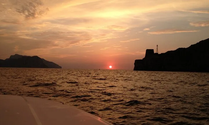 Sunset Tour by Private Yacht 
