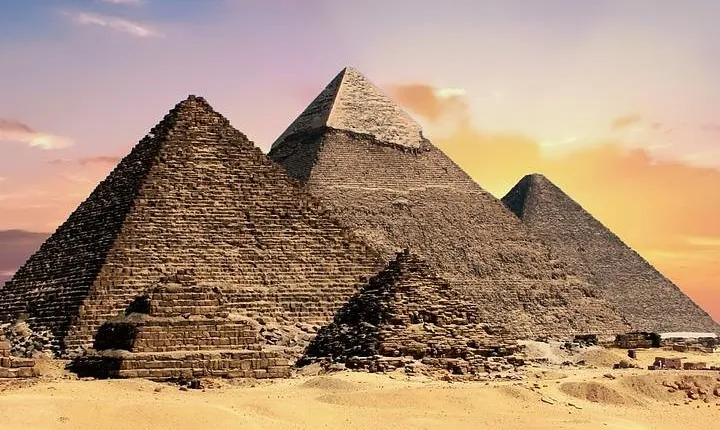 8Hour Tour of the Pyramids, Sphinx, Museum and including Camel Ride and Lunch