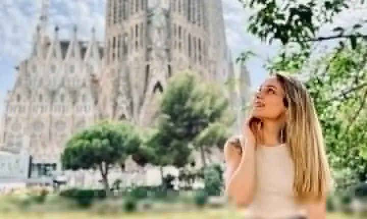 Barcelona Sightseeing by Bike with Photo Shooting and Tapas