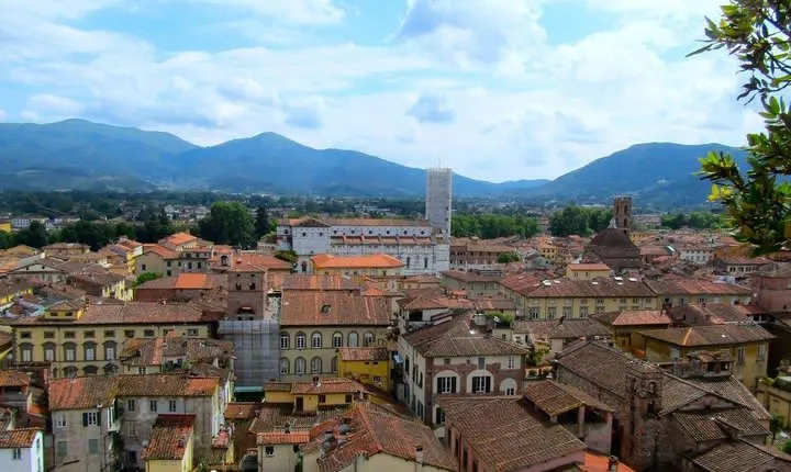 Discover Lucca’s Secrets on a Guided Walking Tour