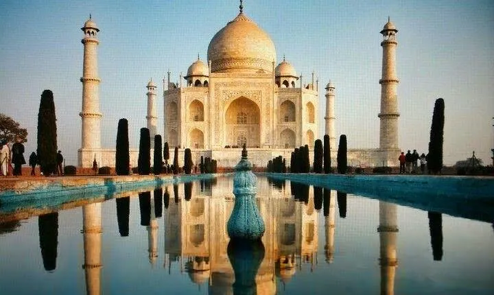 Private Day Trip to Taj Mahal by Car from Delhi