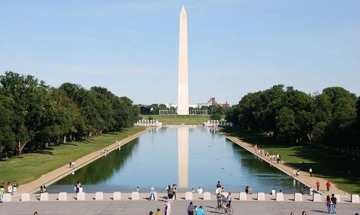 DC Monuments Tour with Optional Entry into US Capitol or Museums