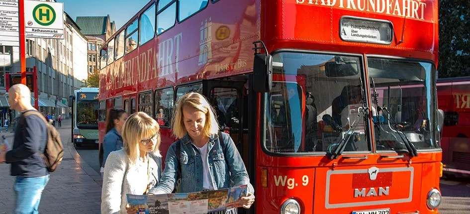 Hamburg hop-on hop-off bus and Alster lake tour