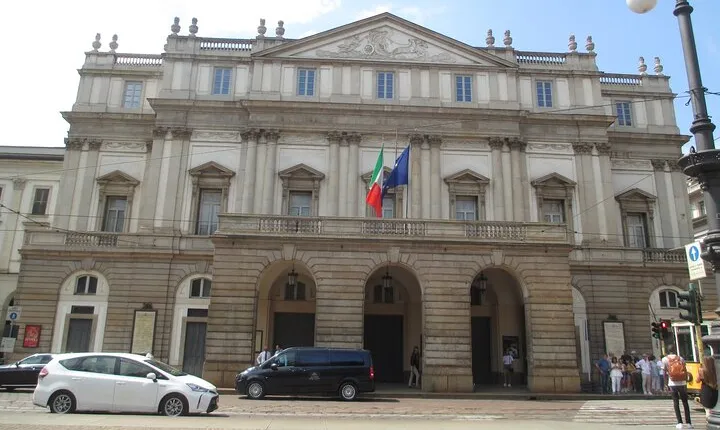 Milan Self Guided Walking Tour and Scavenger Hunt