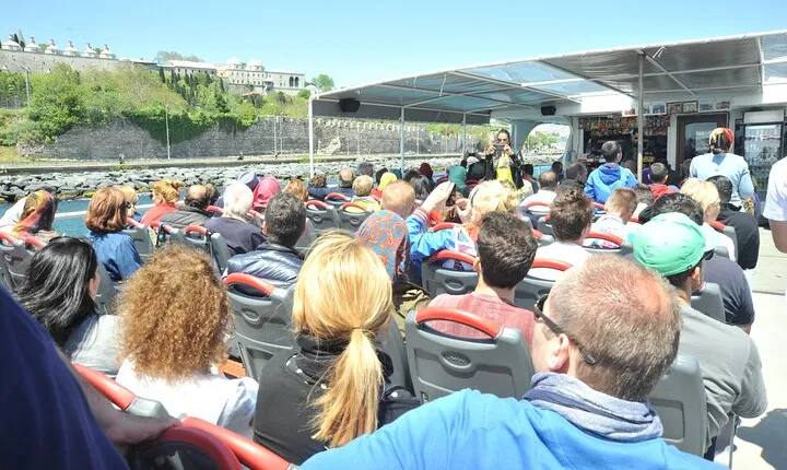 Istanbul: Bosphorus and Golden Horn Cruise with Audio Guide