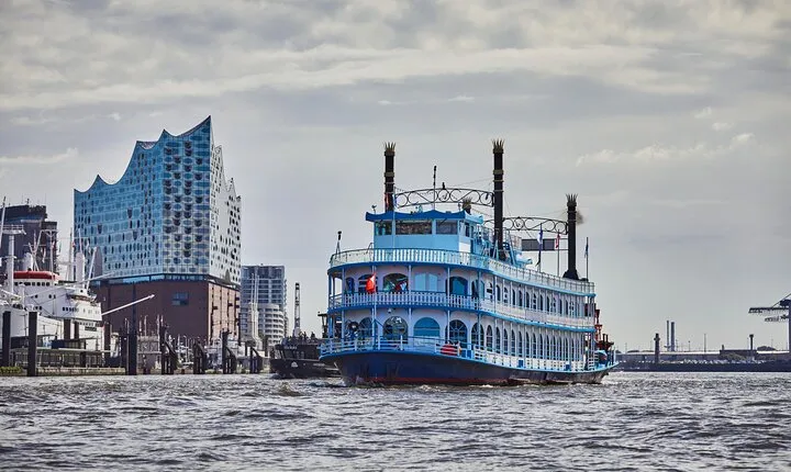 Hamburg: 1-hour harbor tour