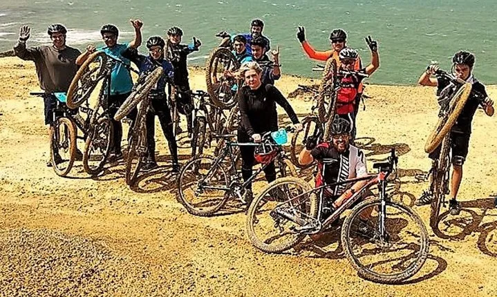 Ericeira: 2h30 World Surf Reserve E-BIKE BTT tour