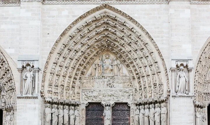 Private Historical Tour of Notre Dame Exterior