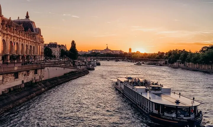 Paris Capitaine Fracasse 3 Course Seine River Dinner Cruise