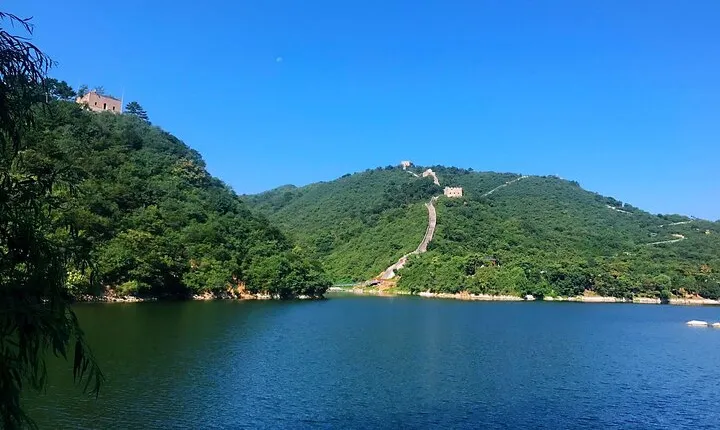Private Day Tour to Mutianyu & Less Crowded Waterside Great Wall