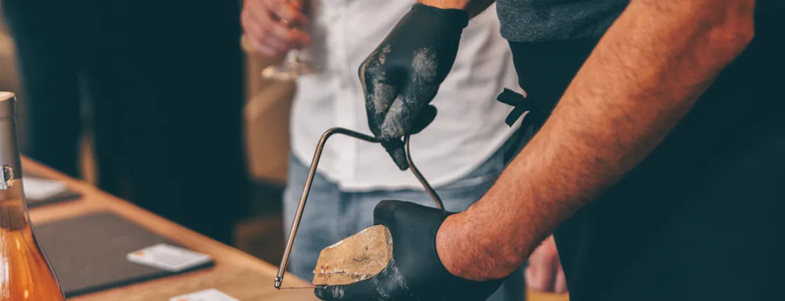 Chocolate, cheeses and French wine tasting tour in Paris