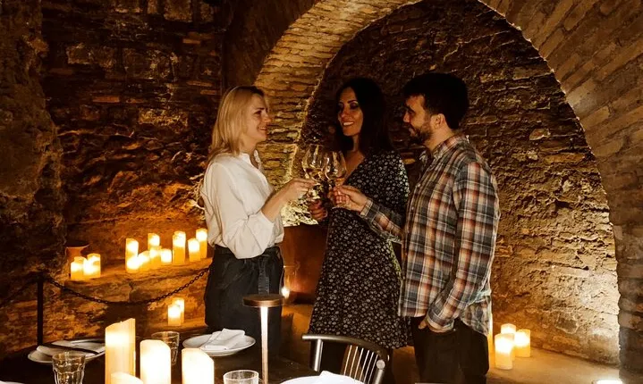 Rome Candlelight Wine & Dine in Ancient Ruins near the Pantheon