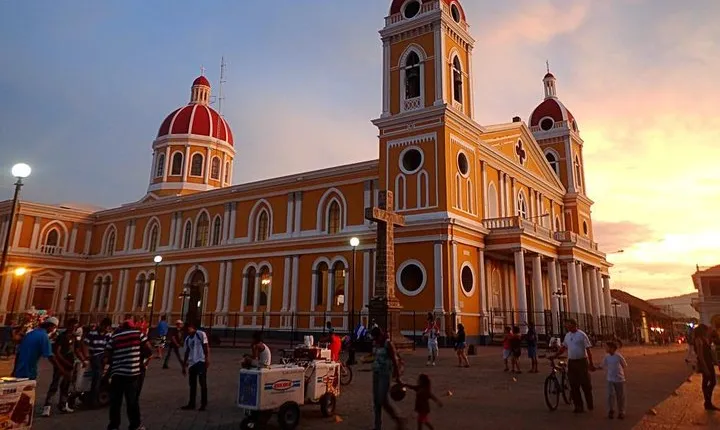 Boat Tour and Granada City Tour