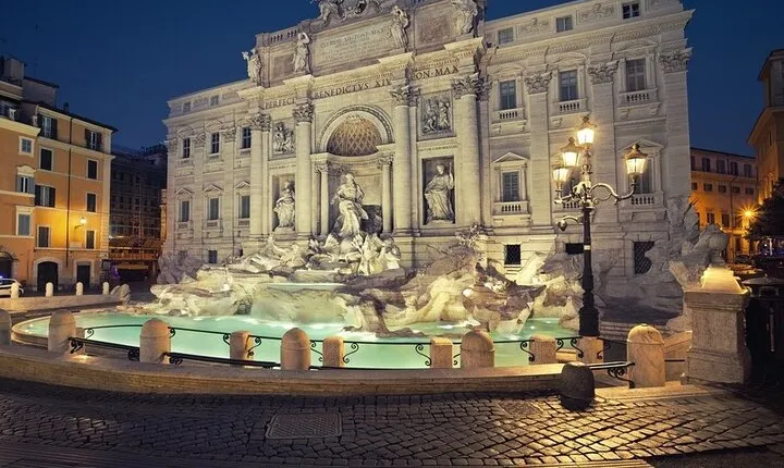 Private Stroll of the Artists in Rome: Best Squares & Fountains Tour