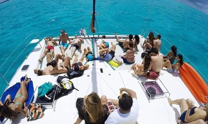 Catamaran Tour to Isla Mujeres from Cancún with Bar and Lunch