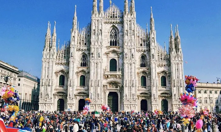 Skip the Line: Milan Duomo and Rooftop Tour for Kids and Families