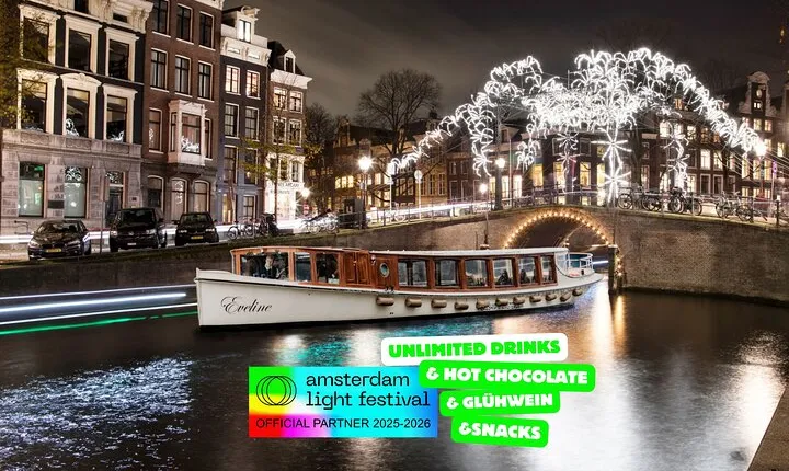 Amsterdam Light Festival: Heated Cruise Saloon Boat + Hot Drinks