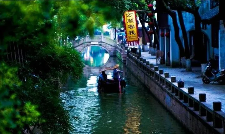 Private Tongli Water Town Tour from Suzhou with All Inclusive Option