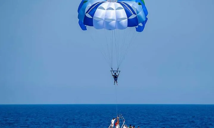 Elevate Your Experience: Parasailing Fun in Hurghada