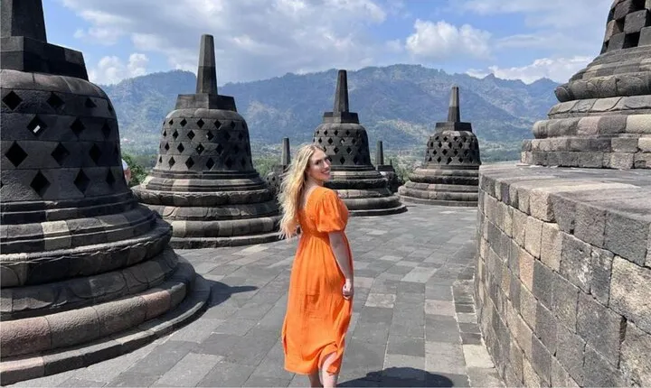 Yogyakarta: Borobudur Climb-up & Prambanan Day Trip All Inclusive