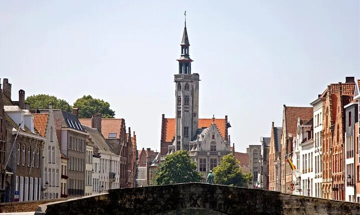 Bruges Scavenger Hunt and Highlights Self-Guided Tour