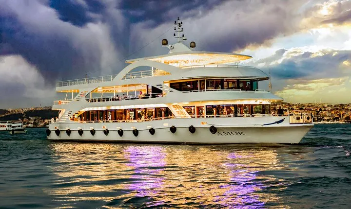 Bosphorus Dinner Cruise with Live Entertainment