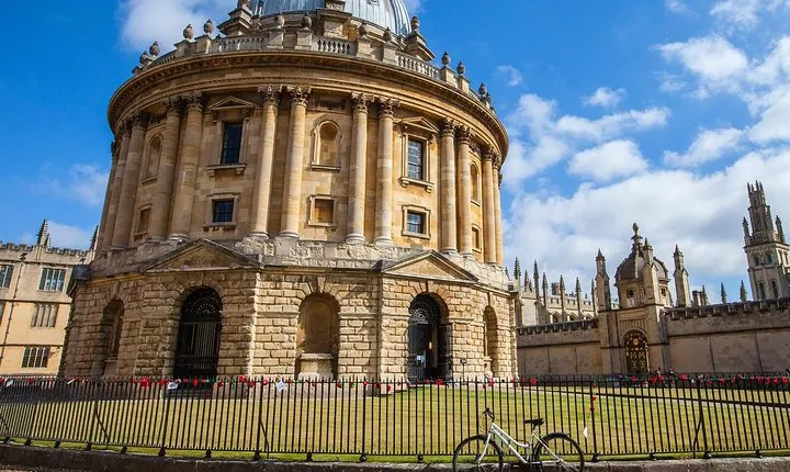 Private Round Trip Transfer: Heathrow Airport to Oxford