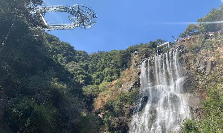 Private Overnight Tour to Gulong Canyon & Peak Corridor from Guangzhou