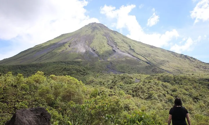 Morning Arenal Volcano Hike, Lunch & Natural Hot Springs River