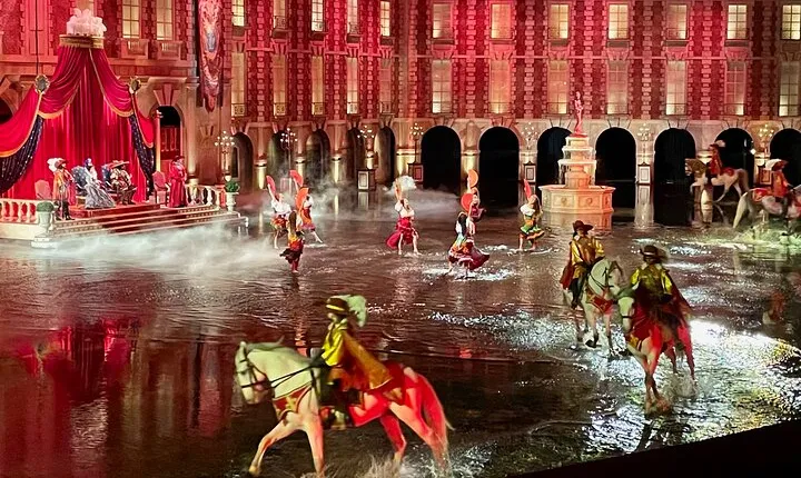 2-day Best Worlds Family Show Puy Du Fou & 3 Castles Private Tour