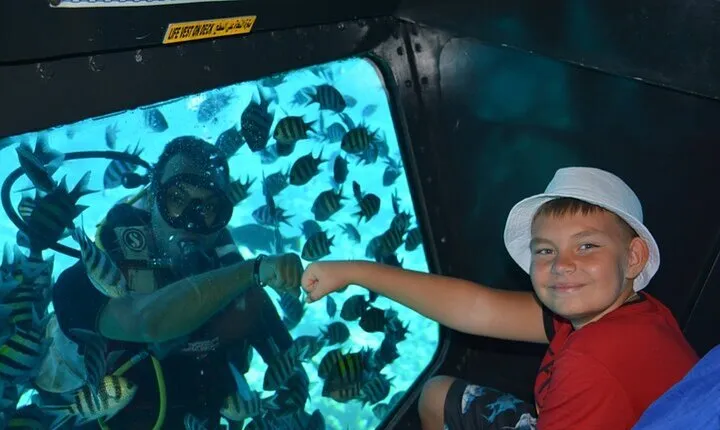 Hurghada: Explore the Red Sea Semi Submarine Tour & Snorkeling