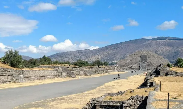 Private Tour Layover in Mexico know Teotihuacan and Guadalupe Shrine
