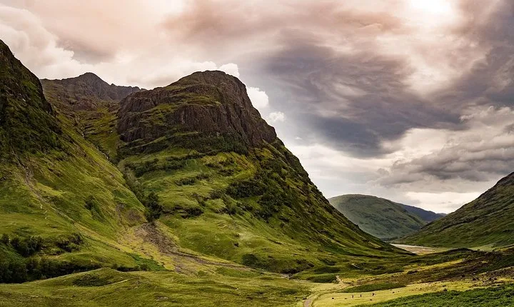 Glasgow: Eilean Donan, Loch Ness & Glenfinnan - 2 Day Tour
