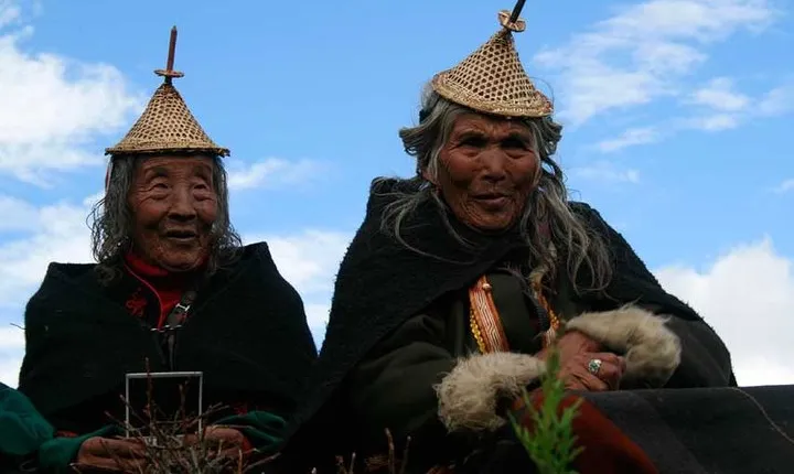 10-Day Royal Highland Festival and Laya Run Tour in Laya