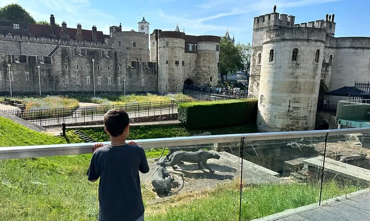 Tower of London and Tower Bridge Guided Family Tour for Kids