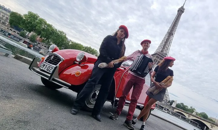 Private tour DE Paris, by day / by night with champagne and 2 cv