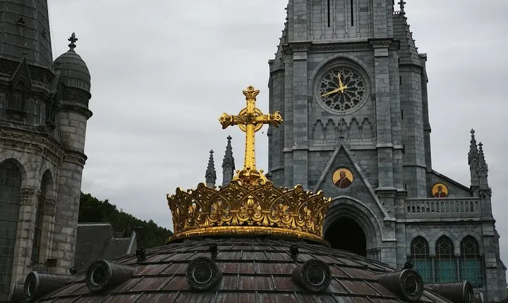 Experience Lourdes with a private Tour and Convenient Transport