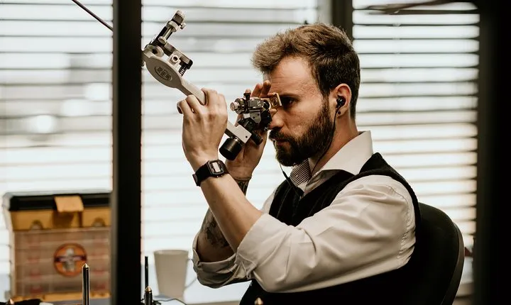 A diamond cutting factory tour, experience how we bring rough diamonds to life