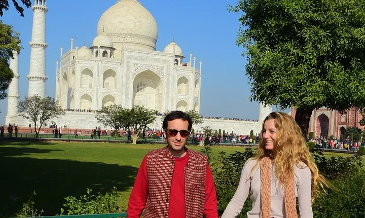 Private- skip the line Taj Mahal & Agra fort tour by car 