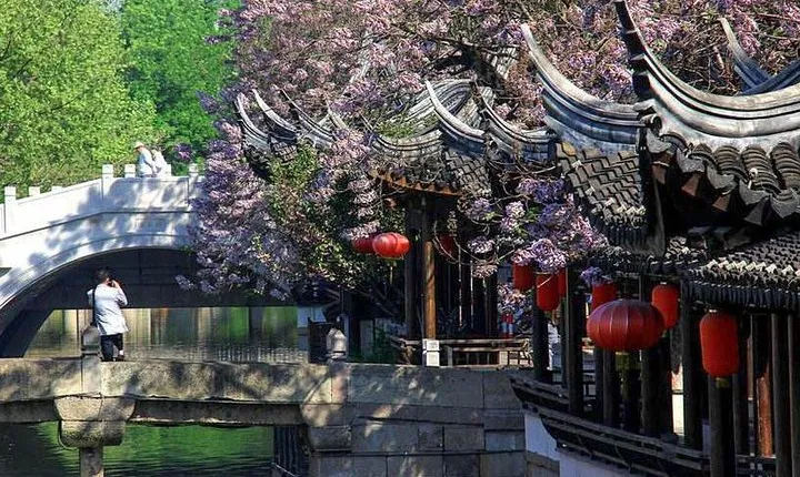Private Shanghai Layover Tour to Nanxiang Water Town with Hot Spring Bath