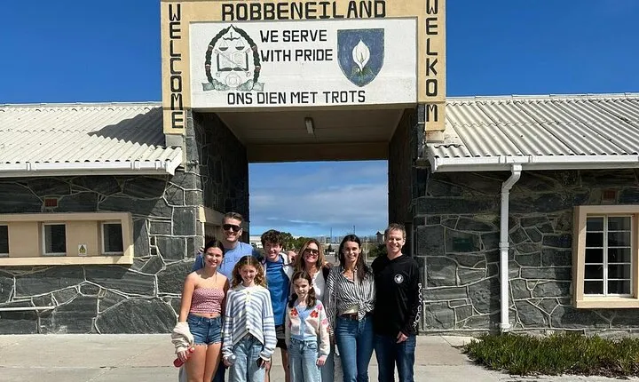 Robben Island, Kirstenbosch Garden, Groot Constantia Private Tour
