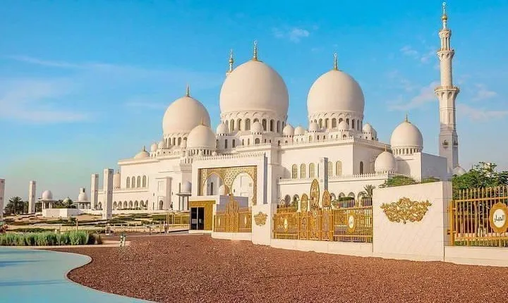 Abu Dhabi Sheikh zayed Mosque with Lunch, Louvre & Qasr Al Watan Palace